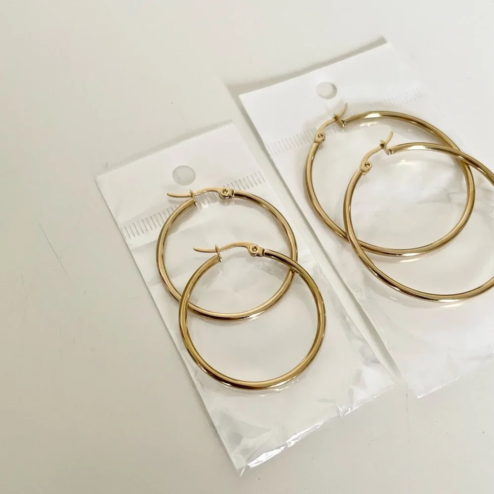Elegant Set of 2 Gold Tone Hinged Hoop Earrings - Picture 7 of 10